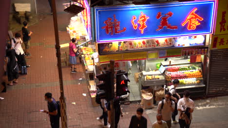 Hongkong--May-20,-2022:-workers-pass-by-in-front-of-a-restaurant-after-finishing-work-at-night