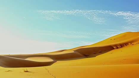 Static-shot-over-the-sand-dunes-in-the-desert-throughout-the-day-in-timelapse