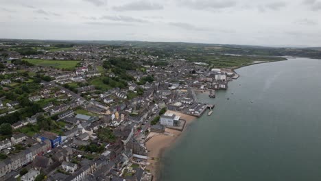 Youghal-Badeort-Und-Strand-County-Cork,-Irland-Drohnen-Luftaufnahme