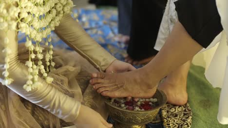The-bride-washes-and-wipes-her-mother's-feet