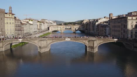Tourists-walking-over-St-Trinity-Bridge,-Florence,-Italy