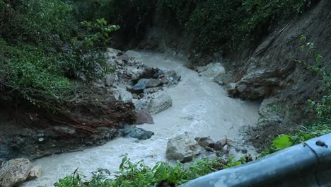 Unwetter-Notfall-In-Italien,-Brücke-Stürzte-Aufgrund-Starker-Regenfälle-Ein