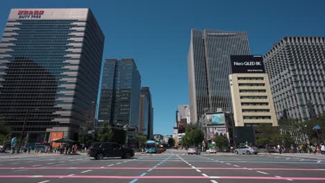 Street-view-of-massive-intersection-at-Gwanghwamun-Square,-Seoul,-South-Korea