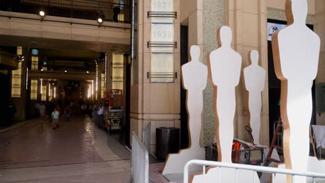Large-Oscar-Cutouts-Decorating-the-Outside-of-the-Dolby-Theater