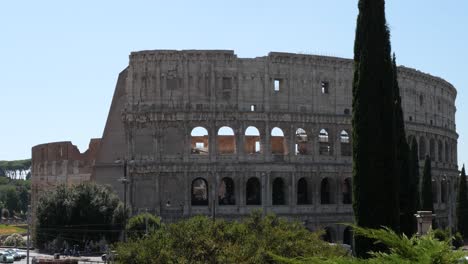 Colosseum,-famous-landmark-of-Rome,-Italy,-ancient-roman-amphitheater