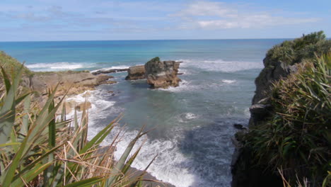 Panoramic-shot-of-the-rough-sea-in-a-rocky-bay,-Punakaiki,-New-Zealand