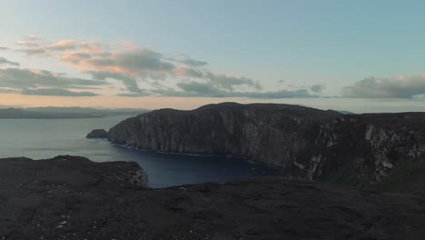Horn-Head-in-Donegal-Ireland-from-top-of-the-cliff-looking-down-shore
