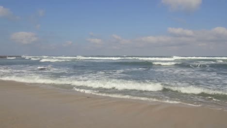 Waves-crashing-on-the-shore