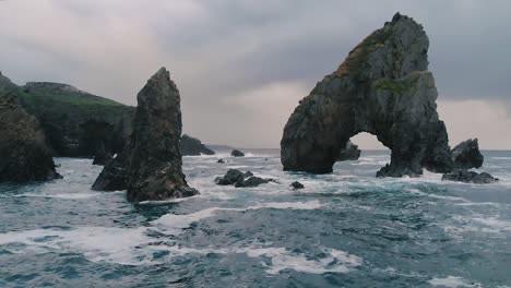 Crohy-Head-In-Donegal-Irland-Ozeanwellen-Auf-Felsen
