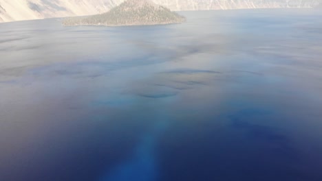 Crater-Lake-drone-panning-to-the-Island
