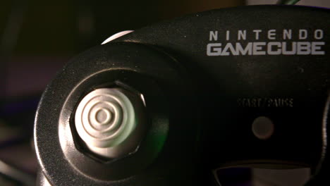 Vorderseite-Des-Nintendo-Gamecube-Controllers-Nach-Rechts-Schieben
