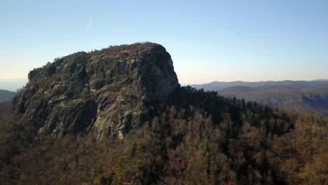 Aerial-drone-footage-of-Table-Rock-Mountain-near-Linville-Gorge-in-the-mountains-of-North-Carolina