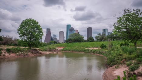 Time-lapse-of-cloudy-sky-over-downtown-Houston