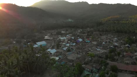 Ein-Kleines-Erdbeben-Erschütterte-Ein-Dorf-Auf-Der-Insel-Lombok-In-Indonesien