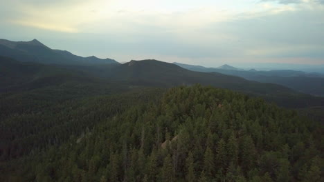 Pull-Back-Rising-Aerial-View-Revealing-a-Vast-Forest-in-a-Mountainous-Colorado-Landscape