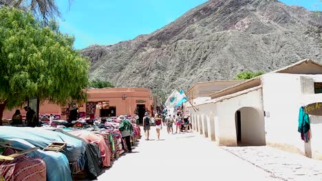 Hyperlapse-footage-of-the-street-markets-of-Purmamarca-in-Jujuy,-Argentina