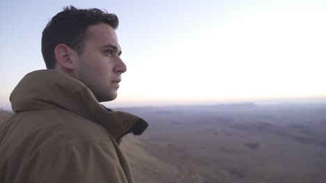 Traveler-looking-at-the-desert-view-during-sunrise