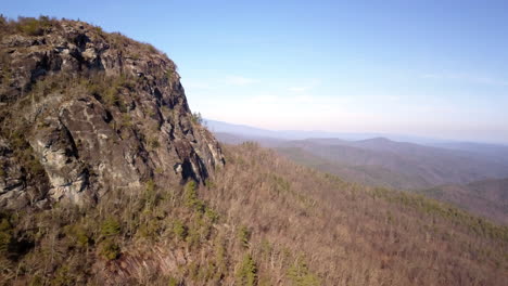 Luftaufnahme-Des-Table-Rock-Mountain-Im-Pisgah-National-Forest-In-Den-North-Carolina-Mountains