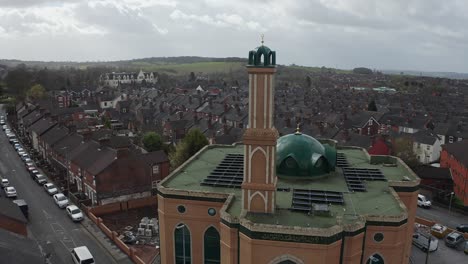 Vista-Aérea-De-La-Mezquita-Gilani-Noor-En-Longton,-Stoke-On-Trent,-Staffordshire,-La-Nueva-Mezquita-Que-Se-Está-Construyendo-Para-Que-La-Creciente-Comunidad-Musulmana-Adore-Y-Se-Congregue
