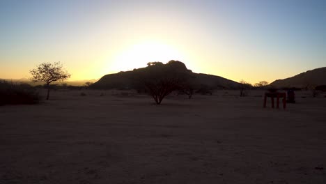 Timelapse-of-Sunset-at-Spitzkoppe,-Namibia.-People-passing