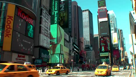Handheld-establishing-shot-of-Times-Square-in-2010