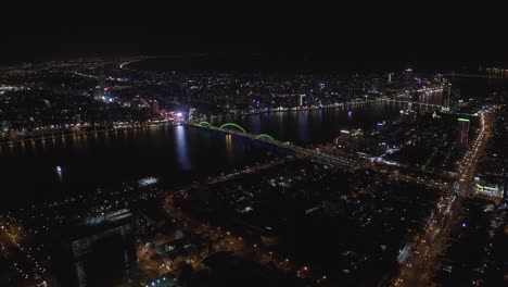 Luftaufnahmen-über-Der-Modernen-Städtischen-Skyline-In-Vietnam-Bei-Nacht