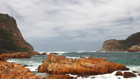 Panoramic-views-of-one-of-the-most-dangerous-crossings-in-the-world,-the-Knysna-Heads-from-Fountain-head
