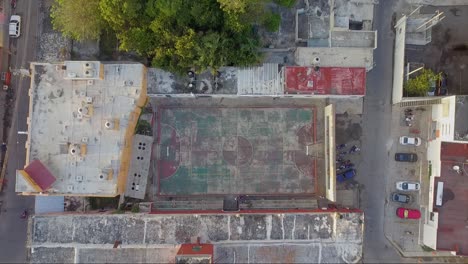 Vista-De-Drones-Del-Campo-Deportivo-Urbano-De-Concreto-En-México