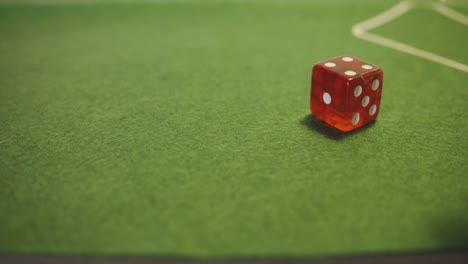 Würfel-Rollen-Auf-Grünem-Casino-Boden