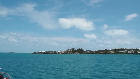Transporte-En-Ferry-De-Bermudas-Que-Viaja-Desde-La-Ciudad-De-Hamilton-Hasta-El-Astillero-Naval-Real
