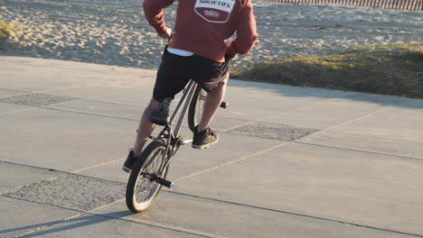 BMX-bike-tricks-in-fount-of-Venice-Beach