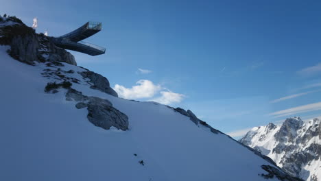 Alpspix-Aussichtsplattform-An-Der-Alpspitzbahn-Bergstation-In-Deutschland-Blick-Von-Der-Seilbahn-4k-Video