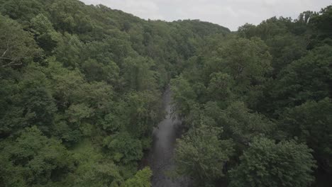 High-wide-shot-of-the-Wissahickon-Creek,-from-the-Walnut-Lane-bridge
