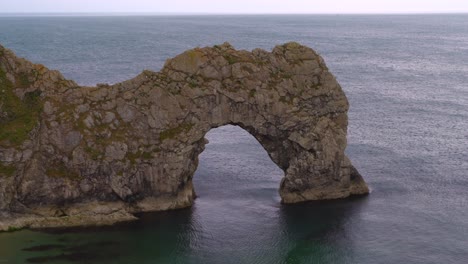 Beautiful-Durdle-Door-at-Lulworth,-Dorset,-UK-with-the-water-moving-gently