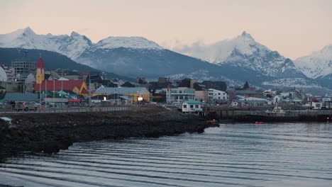 MEDIUM-SHOT-Snowy-mountains-behind-coast-of-Ushuaia,-the-southernmost-city