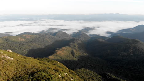 Funktürme-Auf-Dem-Gipfel-Eines-Tropischen-Regenwaldberges,-Pico-Caratuva,-Brasilien,-Südamerika