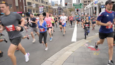 Hyperlapse-last-half-of-first-wave-of-seeded-red-runners-at-start-of-race-running-up-William-street