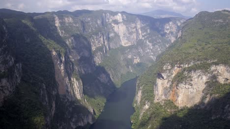 Aerial-wide-shot-of-the-Sumidero-Canyon,-Chiapas-Mexico