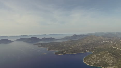 Flug-über-Einsame-Inseln-Und-Buntes-Meer,-Brijuni-Park,-Kroatien