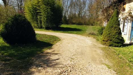 Holprige-Straße-In-Der-Farm