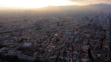 Barcelona-Stadtbild-Luftaufnahme-Bei-Sonnenuntergang,-Spanien