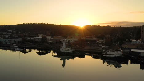 Boats-silhouette-in-Coos-Bay-Oregon,-copy-space