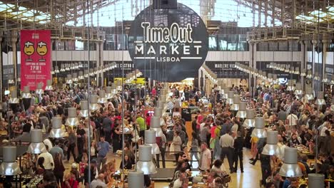 People-at-the-Time-Out-Market-Lisboa,-a-food-hall-and-major-touristic-attraction-located-in-the-Mercado-da-Ribeira-at-Cais-do-Sodre-in-Lisbon,-Portugal