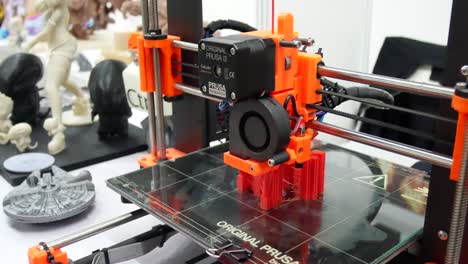 3D-Drucker-Drucken-Digitale-Bilder-Von-Computern-In-3D-Form