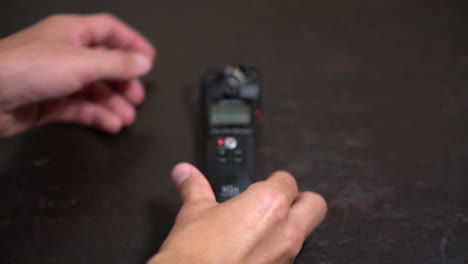 Video-Footage-of-Zoom-Handy-Recorder