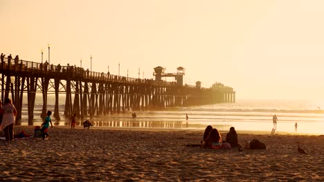 Sunset-at-the-Oceanside-Pier,-California