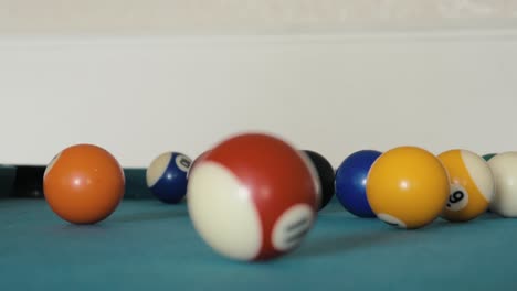 Balls-breaking-on-a-pool-table