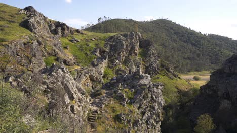 Penedo-Furado-Passadico-Gehweg-Landschaft-In-Vila-De-Rei,-Portugal