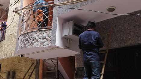 Instalación-De-Cámaras-CCTV-En-Barrios-De-Nueva-Delhi,-India