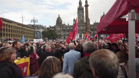 Labour-leader,-Jeremy-Corbyn-talking-to-a-mass-crowd-at-the-Defend-democracy-rally-in-George-Square,-Glasgow